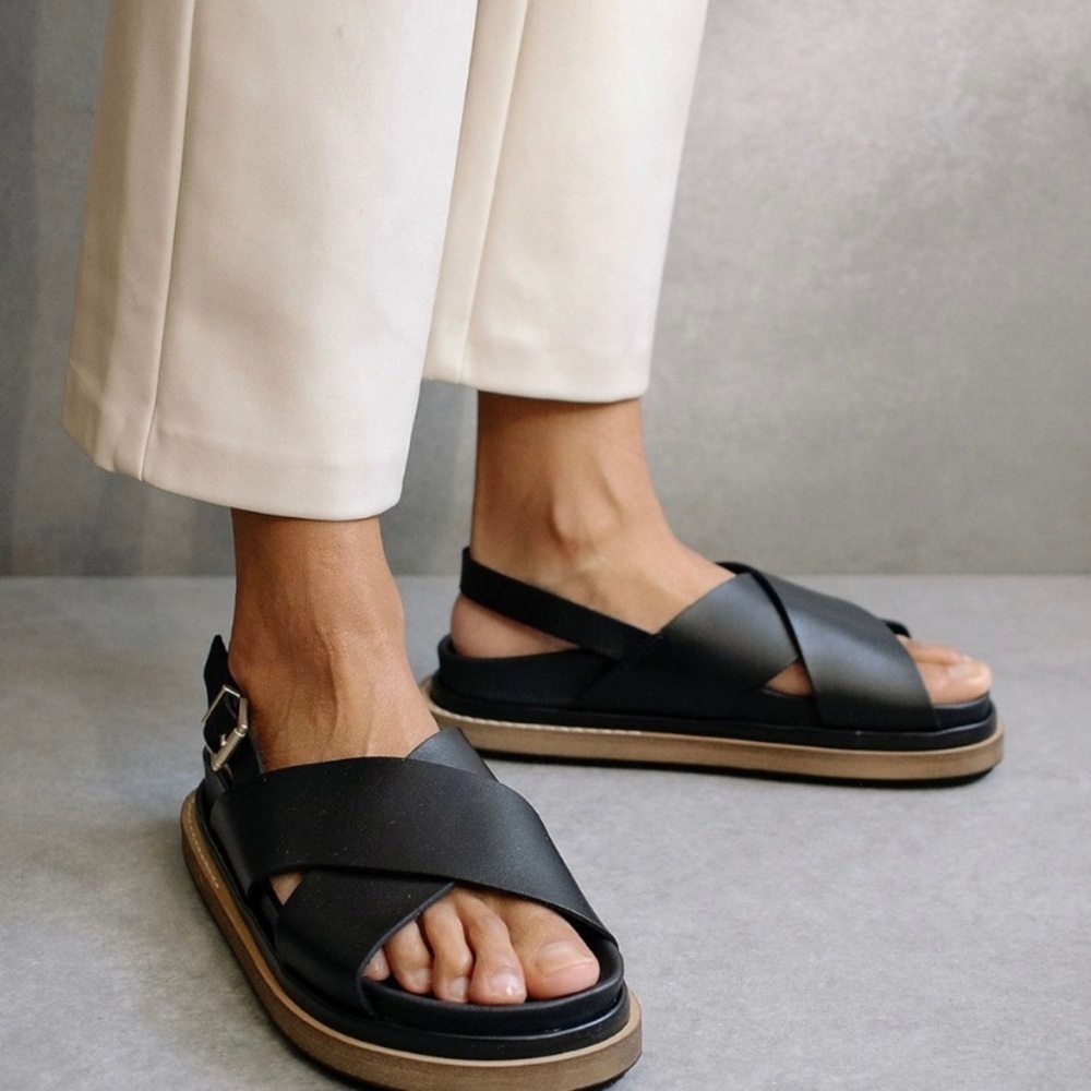 ALOHAS Leather‎ Marshmallow Chunky Sandals, Black
